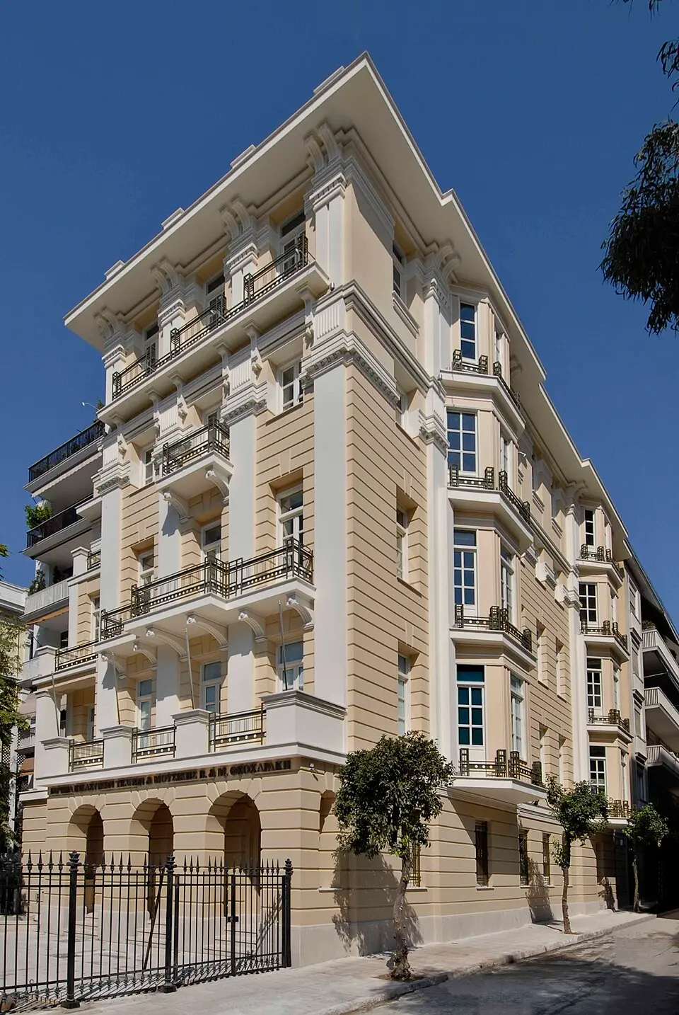 Ίδρυμα Θεοχαράκη