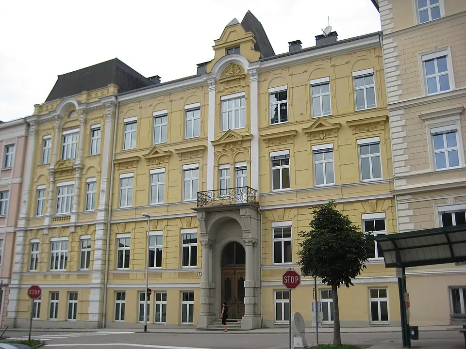 Bundeshandelsakademie und -handelsschule
