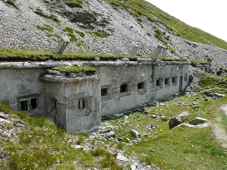 Militärische Bauten des 1. Weltkriegs am Frontabschnitt Karnischer Kamm