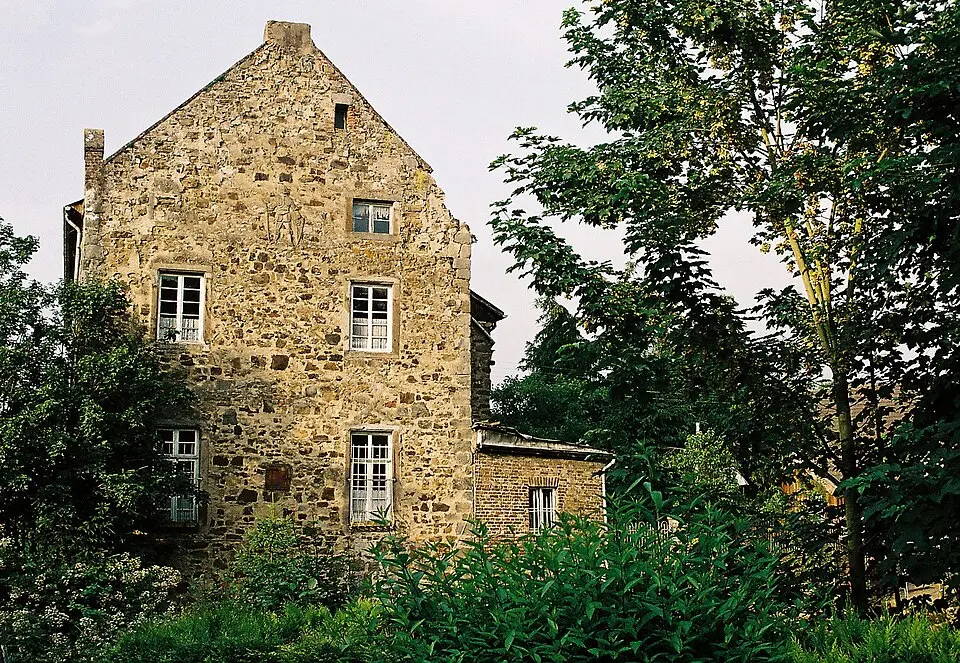 Kép: Dieter Clasen (user Majortom7 at de.wikipedia) · CC BY-SA 2.0 DE Burg Lohmar
