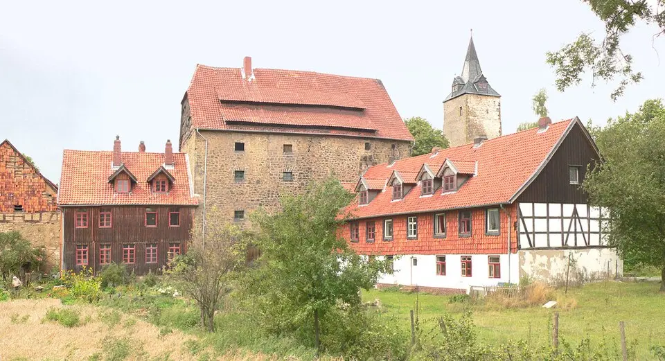 Image: User Axel Hindemith on de.wikipedia · Public domain Burg Lutter