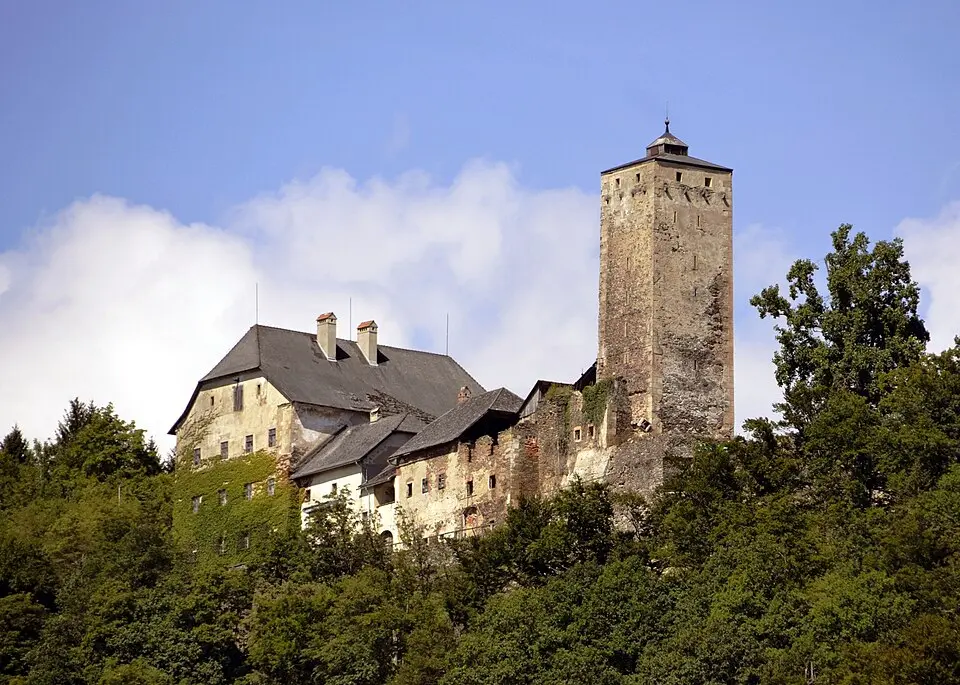 Obrázok: High Contrast · CC BY 3.0 DE Burg Marsbach