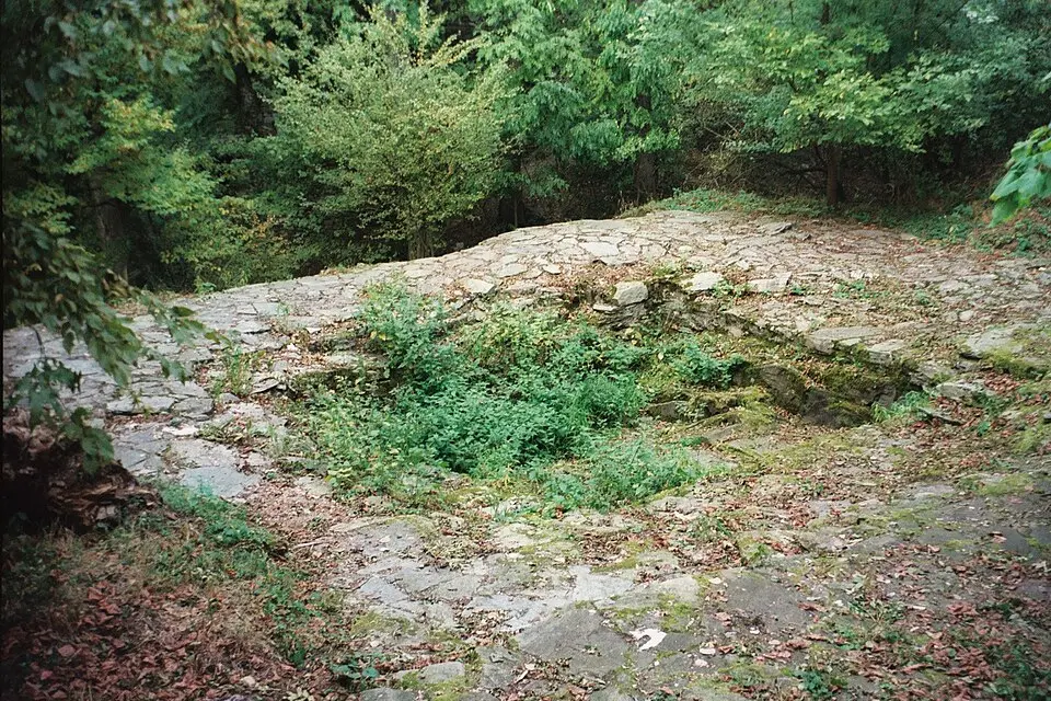 Uploaded by: Johannes Robalotoff · CC BY-SA 2.0 DE Burg Nürings