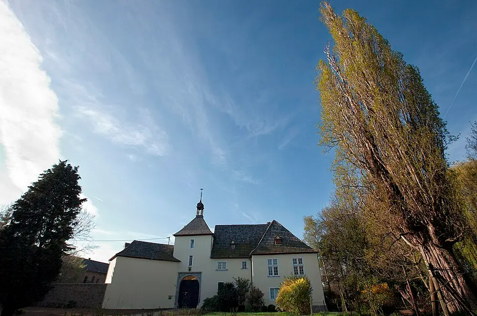 Kép: Scally · CC BY-SA 3.0 DE Burg Großbüllesheim