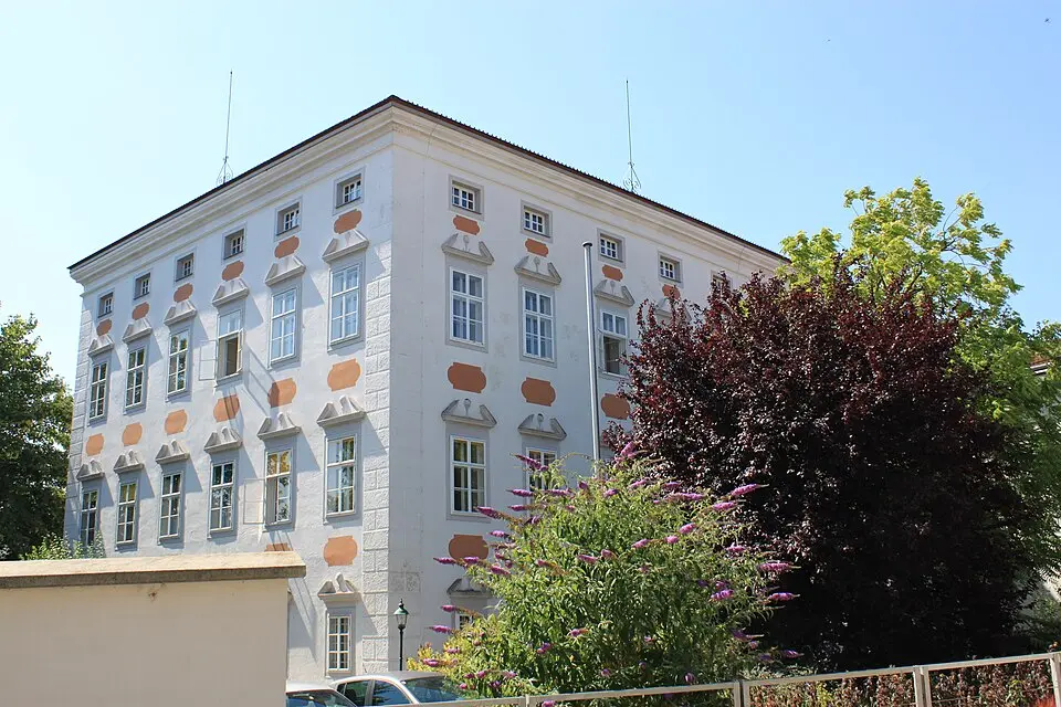 Slika: DerHHO · CC0 Schule, Therapiezentrum Ybbs, Standort der ehem. landesfürstlichen Burg