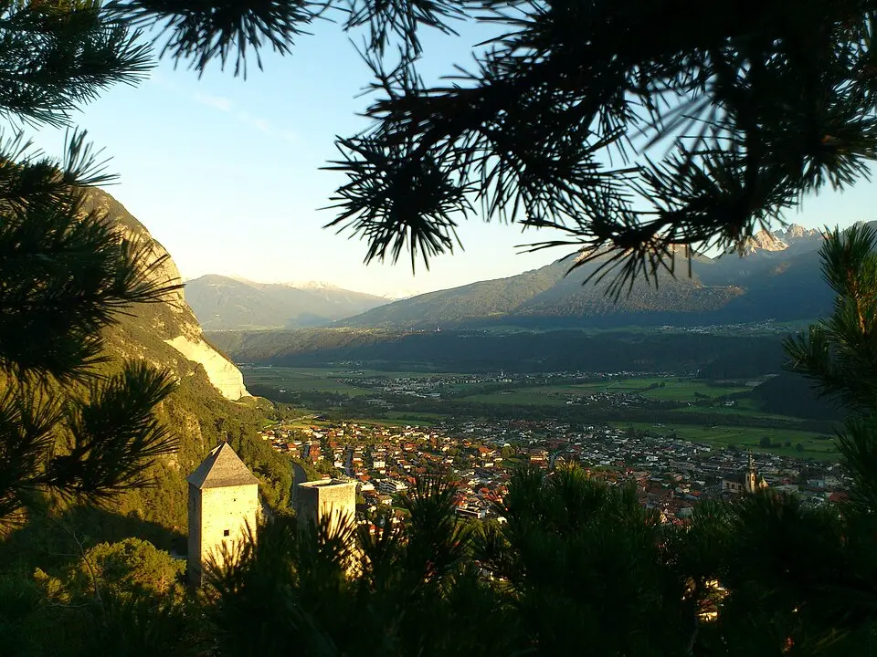 Image: splatalps · CC BY-SA 3.0 AT Burgruine Fragenstein