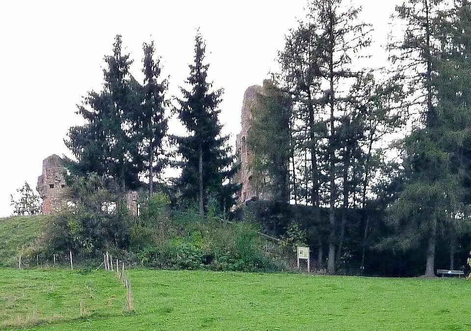 Obrázok: Konrad Lackerbeck · CC BY 3.0 Burgruine Haibach