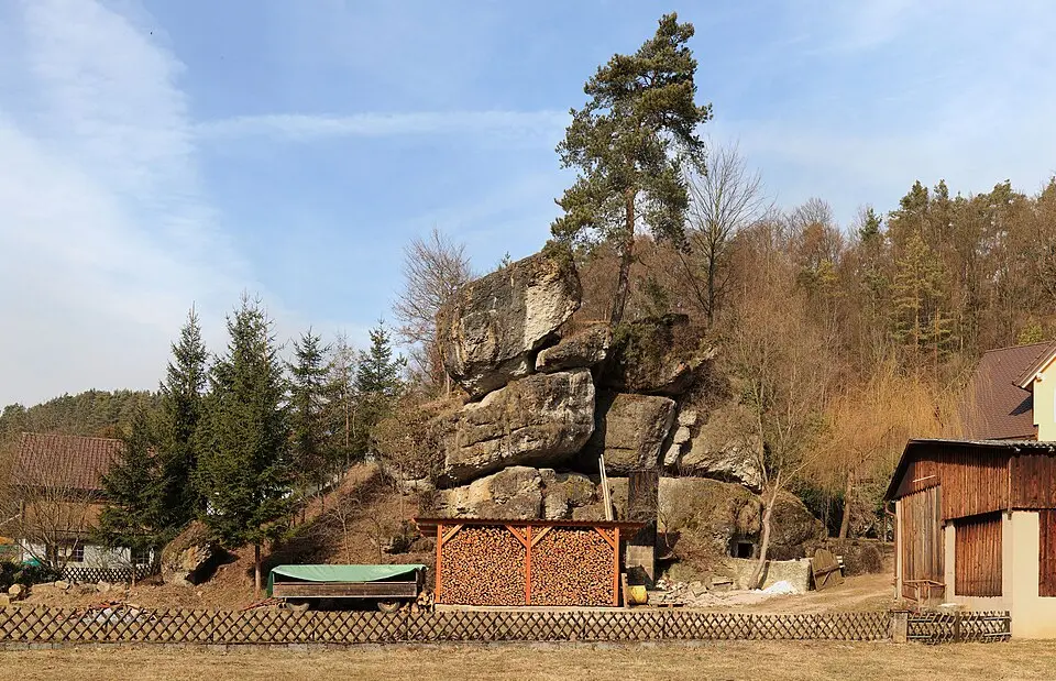 Image: Sven-121 · CC0 Burgstall Oberailsfeld