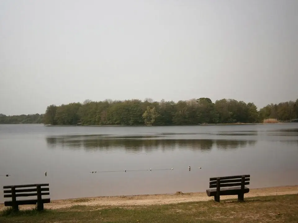 Obrázek: RonnyKrüger · CC0 Kastorfer See