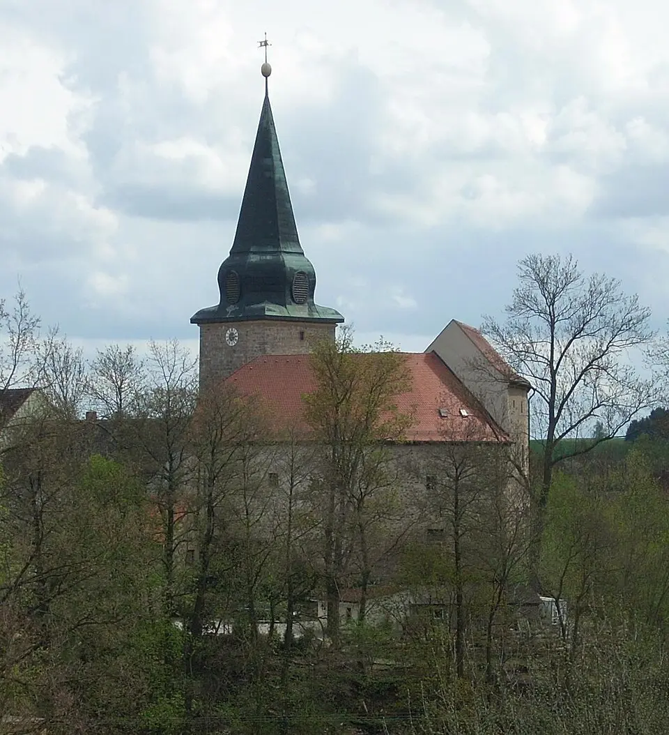 Image: Mibeer at de.wikipedia · Public domain Burg Wildenau (Plößberg)