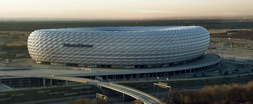 Bild: Richard Bartz, Munich aka Makro Freak · CC BY-SA 2.5 Allianz-Arena