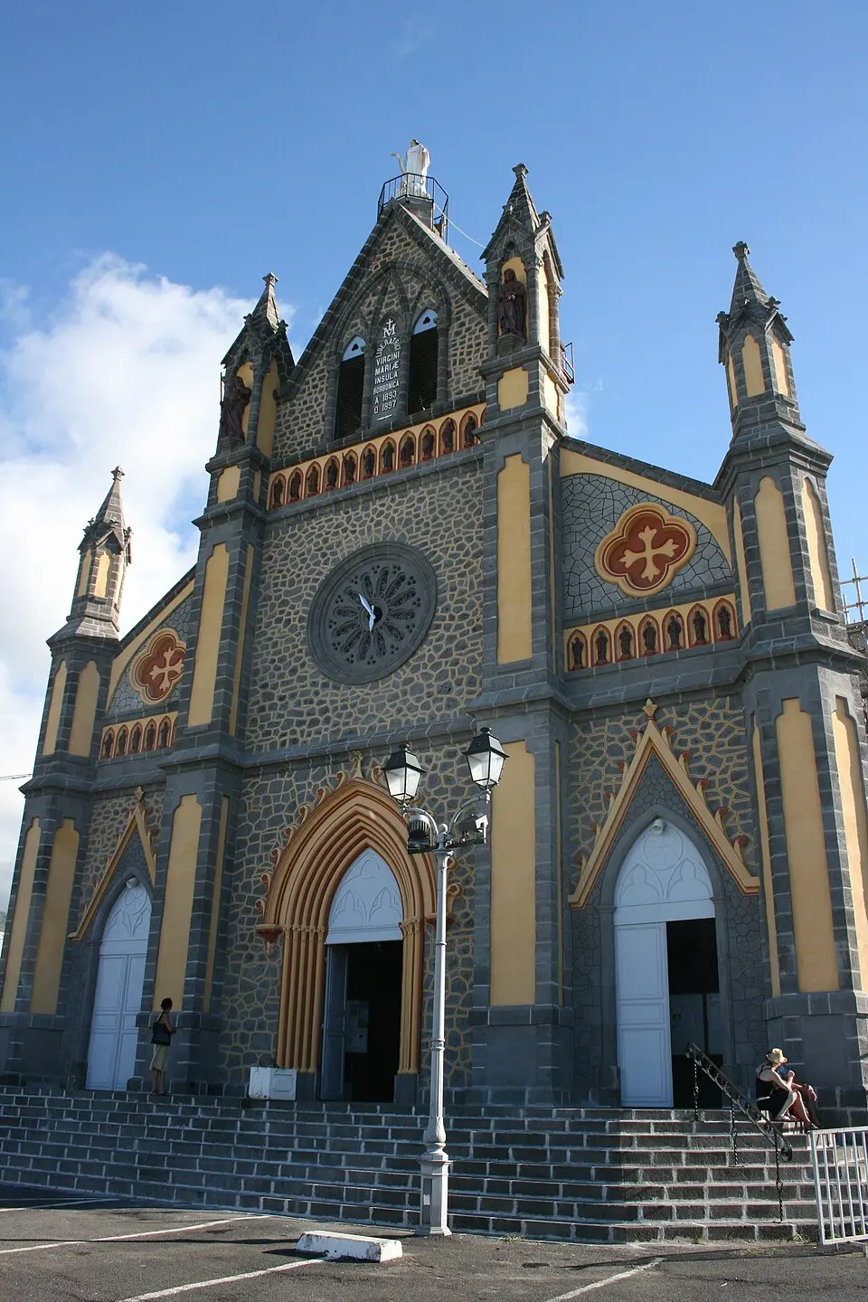 Image: Thierry Caro · CC BY-SA 3.0 Église Notre-Dame-de-la-Délivrance