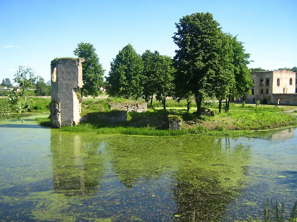 Ruiny budynku pałacowego I i II, lata 1519-1531