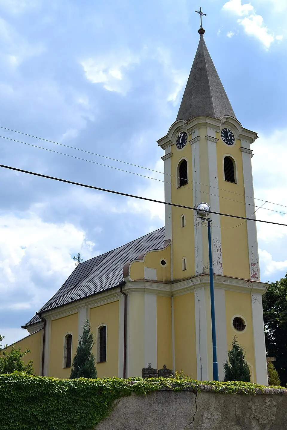 Image: Lure · CC BY-SA 3.0 Church of Saint Michael, Čunovo