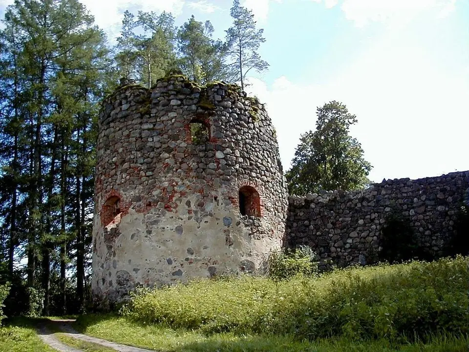Bild: J. Sedols · CC BY 3.0 Burg Ermes