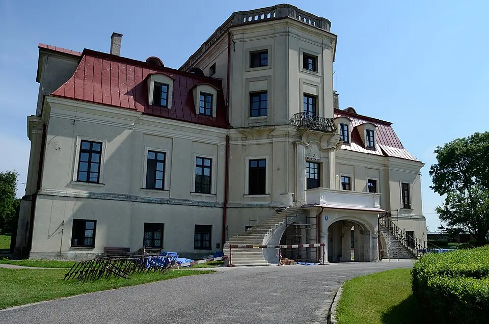 Pałac, Parkowa 33 w Łabuniach