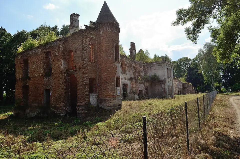 Zespół pałacowy (d. klasztor jezuitów), poł. XVIII