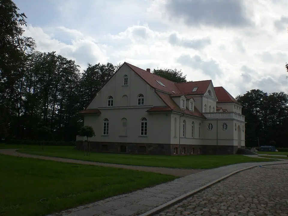 Pałac w Łebuni