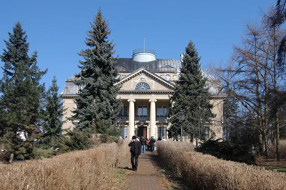 Zespół pałacowo-parkowy w Łubiu