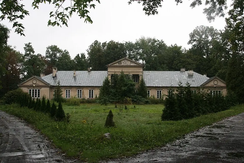 Dwór (dec. pałac)