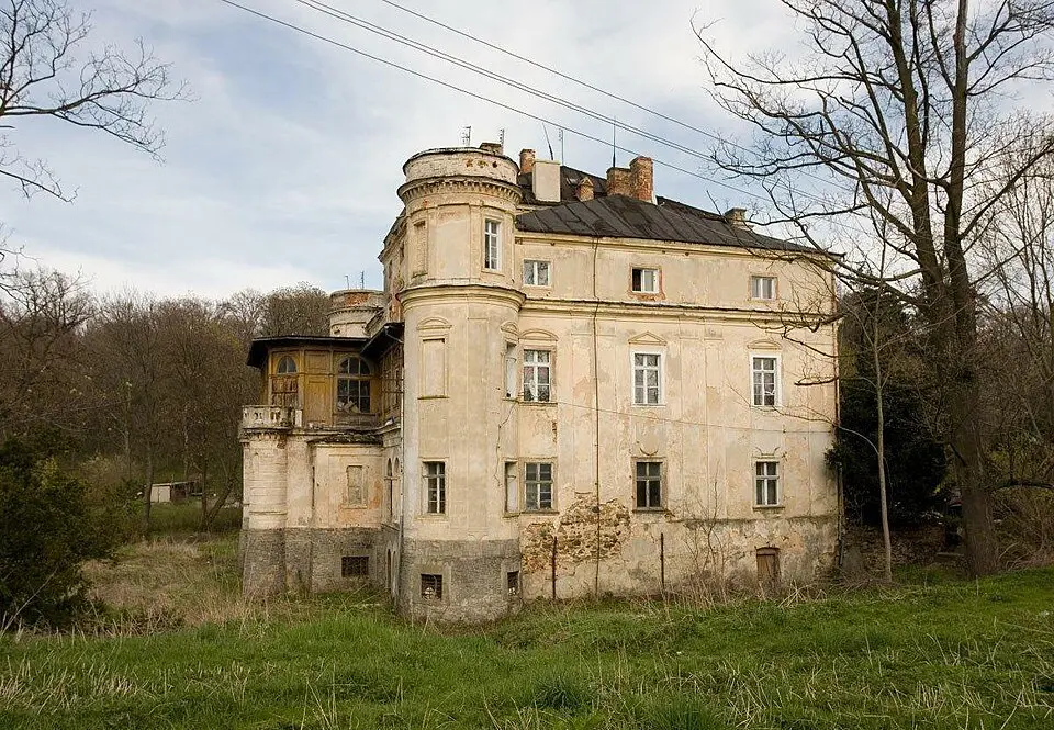 Image: Danuta B. · CC BY-SA 3.0 Palace complex in Żelowice