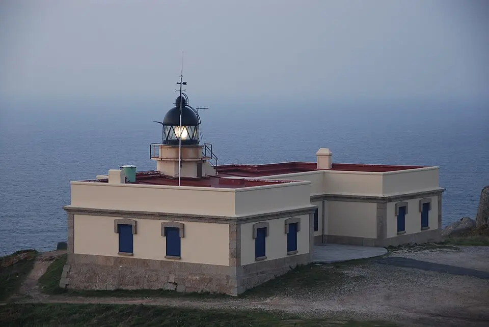 Kép: Iago Casabiell González · CC BY-SA 4.0 Faro de Cabo Prior
