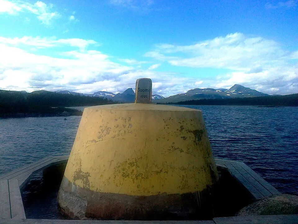 Treriksröset