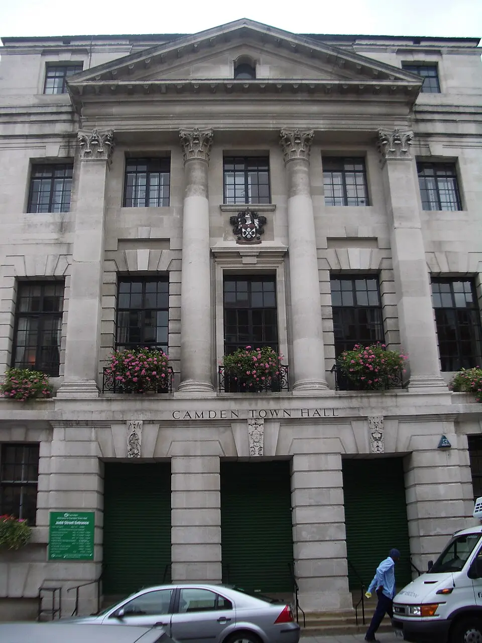 Mis en ligne par: Justinc · CC BY-SA 2.0 Camden Town Hall