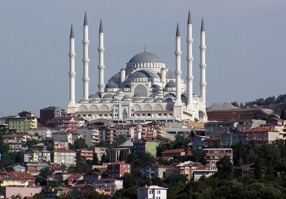 Çamlıca Camii