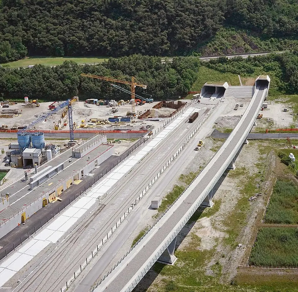 Immagine: Bundesamt für Verkehr · Public domain galleria di base del Monte Ceneri