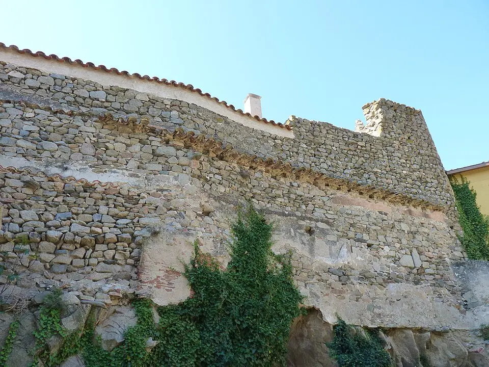 Image: Bertrand GRONDIN → (Talk) · CC BY-SA 3.0 Castillo de Cantallops