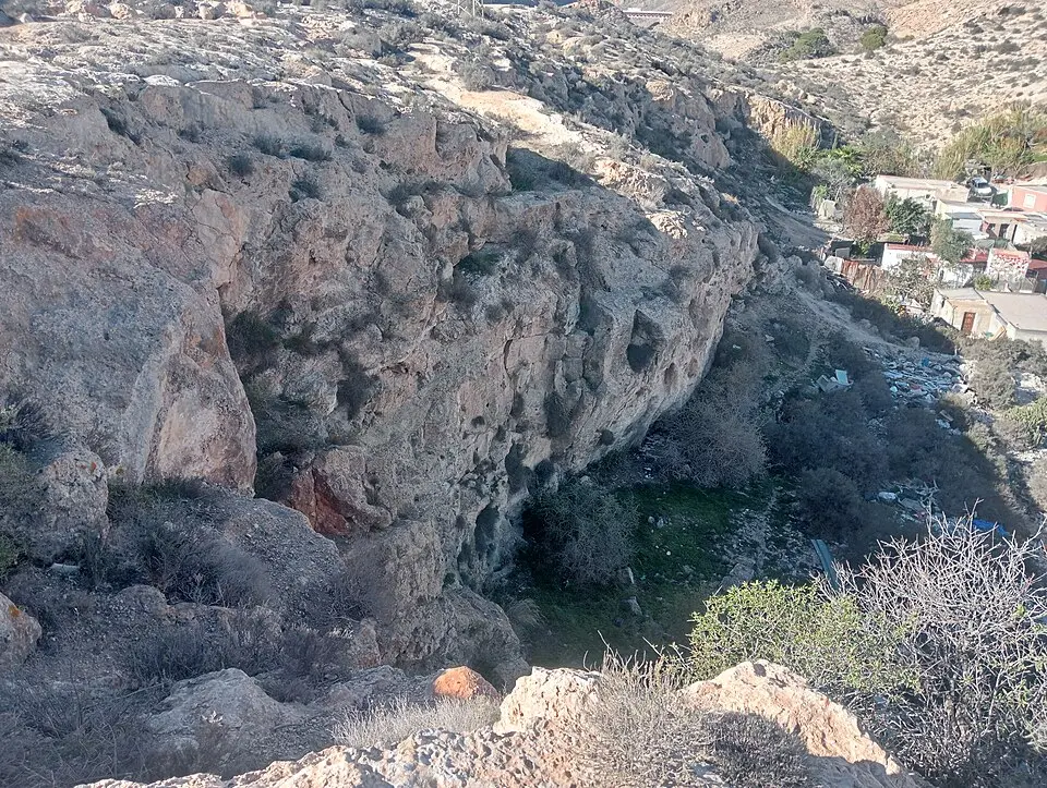 Canteras y Cantera-cueva ladera norte Loma de San Cristóbal