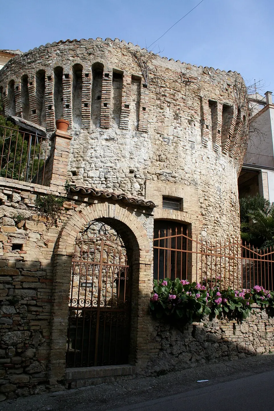 torrione e mura medievali