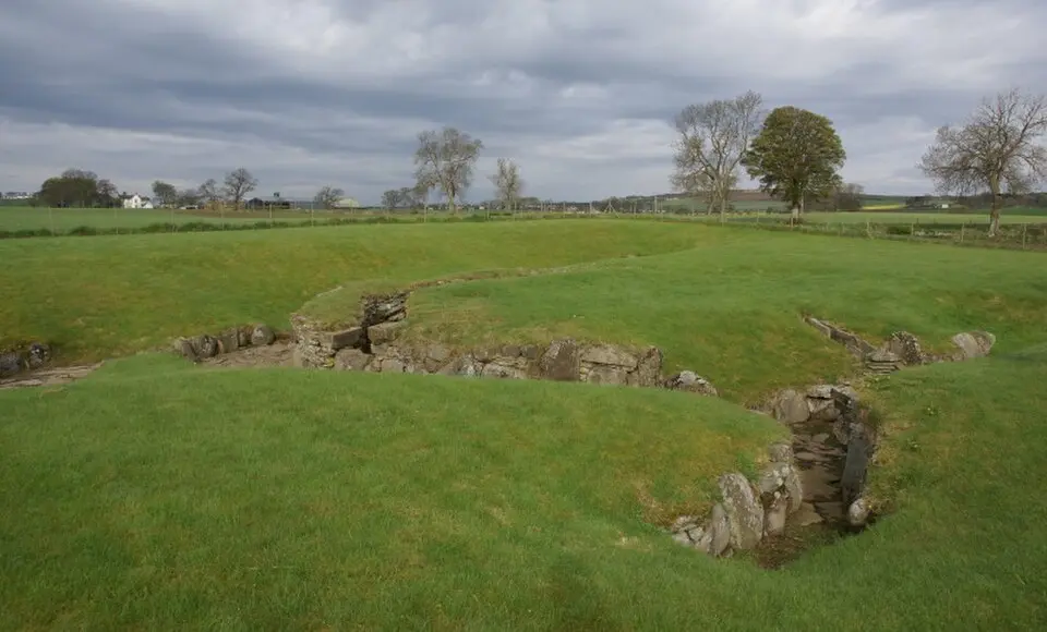 Carlungie and Ardestie earthhouses