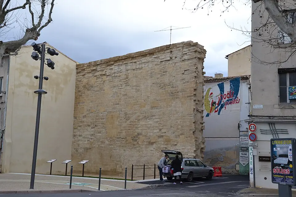 remparts de Carpentras