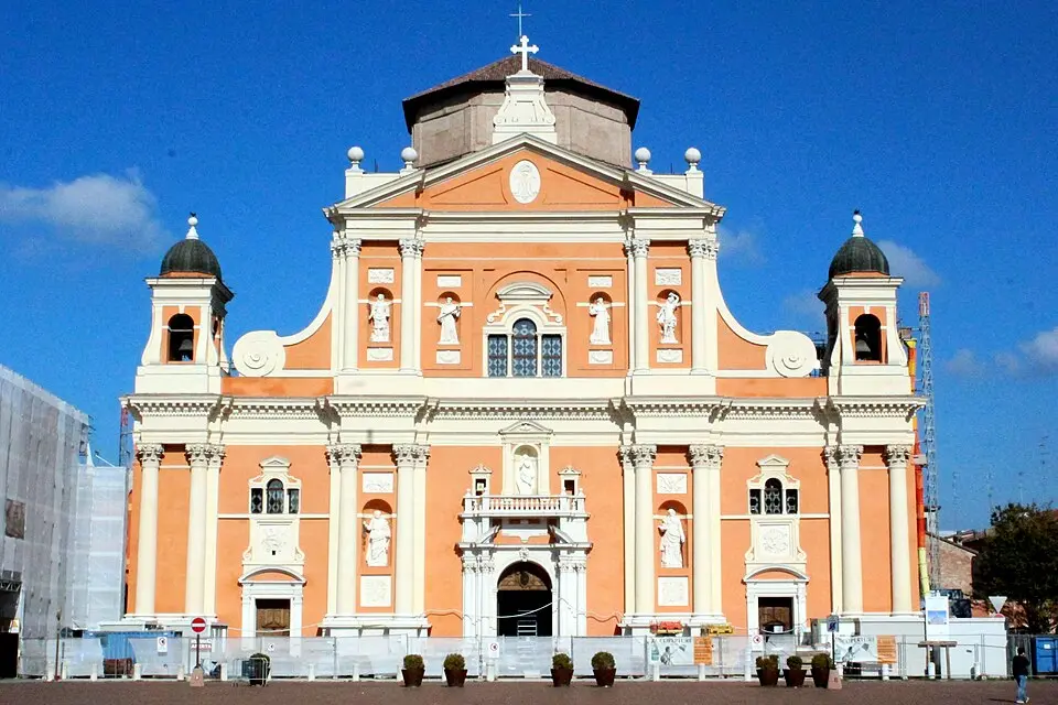 stolnica v Carpiju