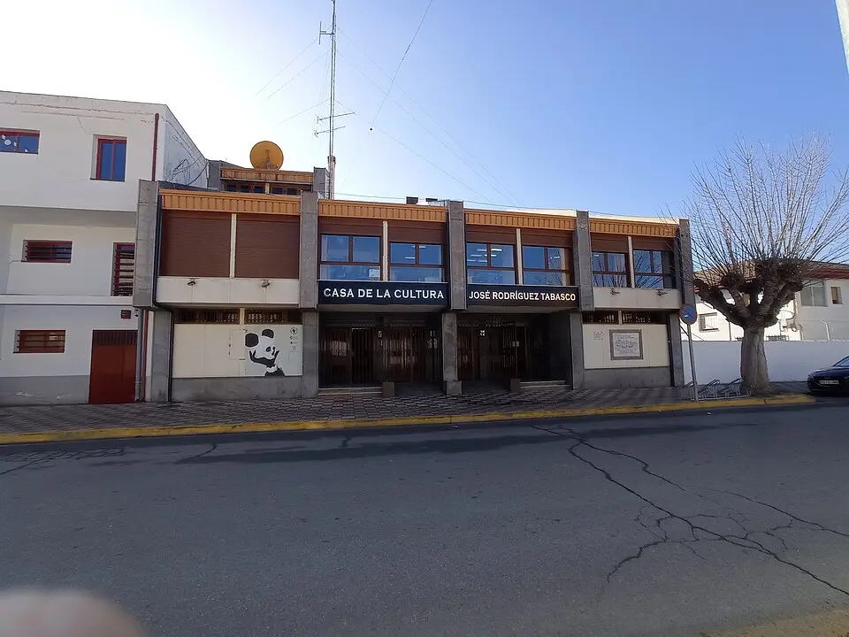 Obrázok: AytoEru · CC BY-SA 4.0 Teatro de la Casa de la Cultura de Santa Fe
