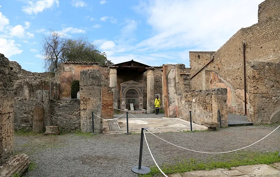 casa della Fontana Grande (VI.8.22)