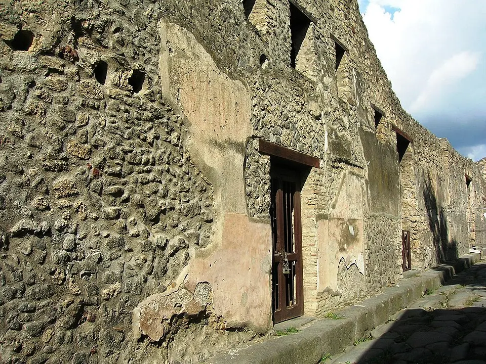 casa di Lesbianus e Numicia Primigenia (I.13.9)