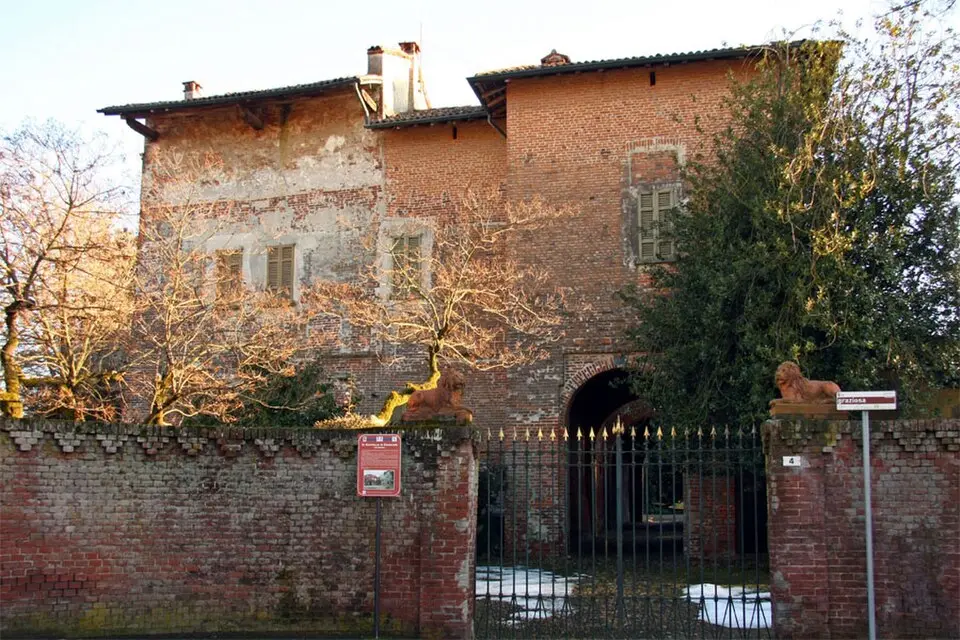 Image: Alessandro Vecchi · CC BY-SA 3.0 Castello di Casalino