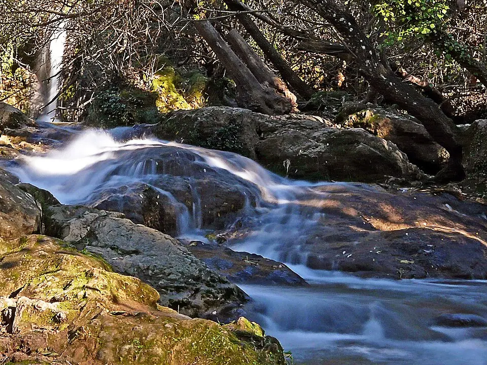 Kép: Retratista de paisajes y paisanajes · CC0 Cascadas del Huesna