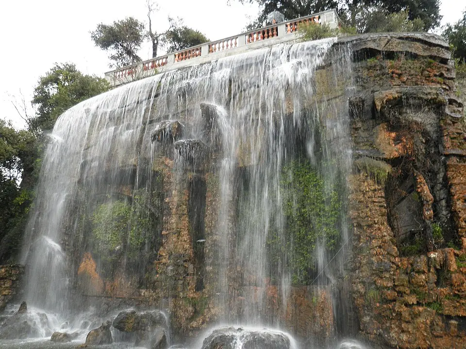 Cascade de la colline du Château