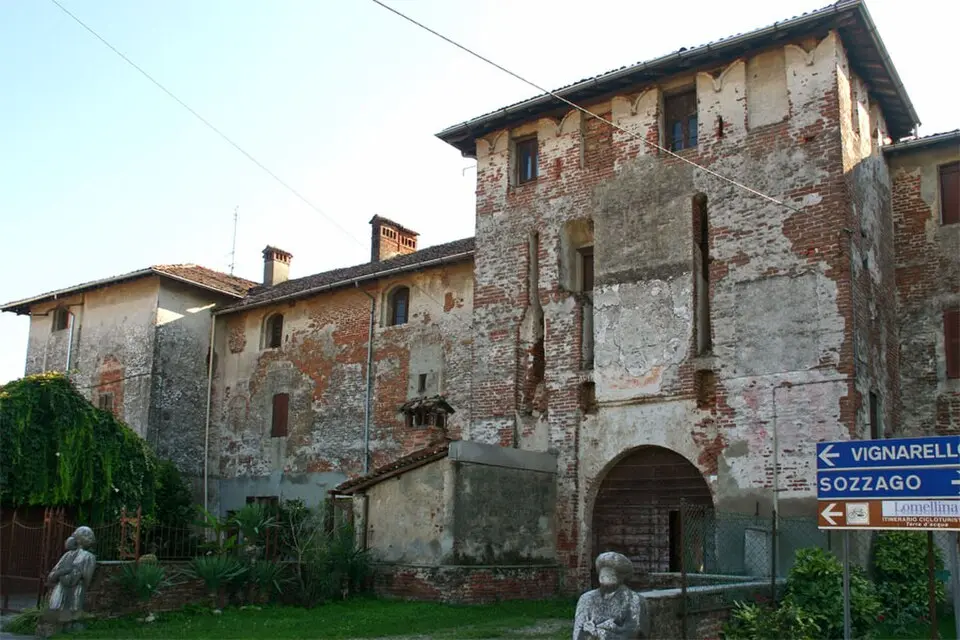 Immagine: Alessandro Vecchi · CC BY-SA 3.0 Castello di Villanova