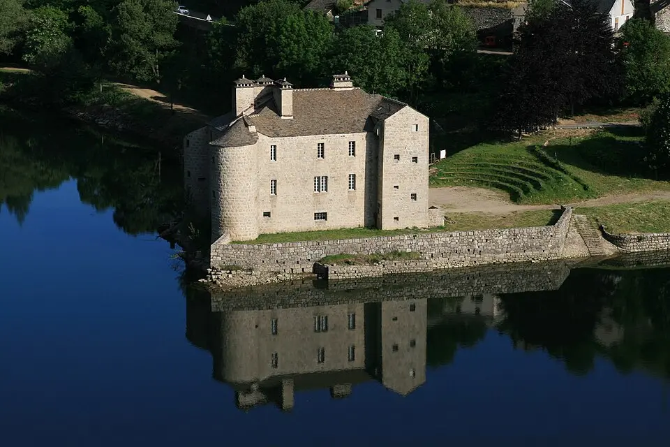 Slika: M Bertrand FISCHER · CC BY-SA 3.0 château de Castanet