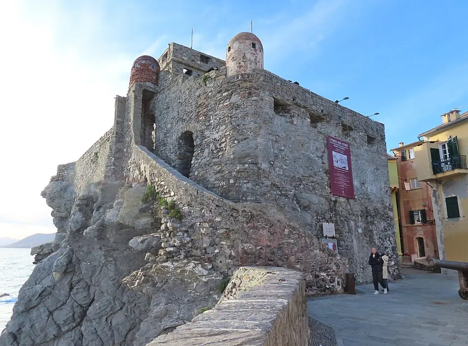 castello della Dragonara