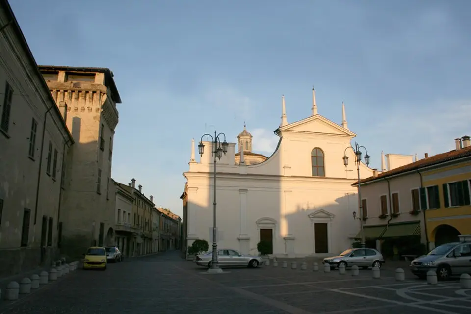 Slika: Massimo Telò · CC BY-SA 3.0 piazza Mazzini