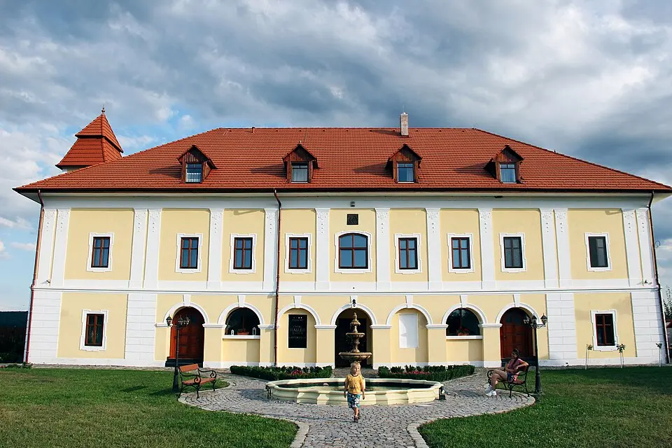 Image: Kulja · CC BY-SA 3.0 château Haller