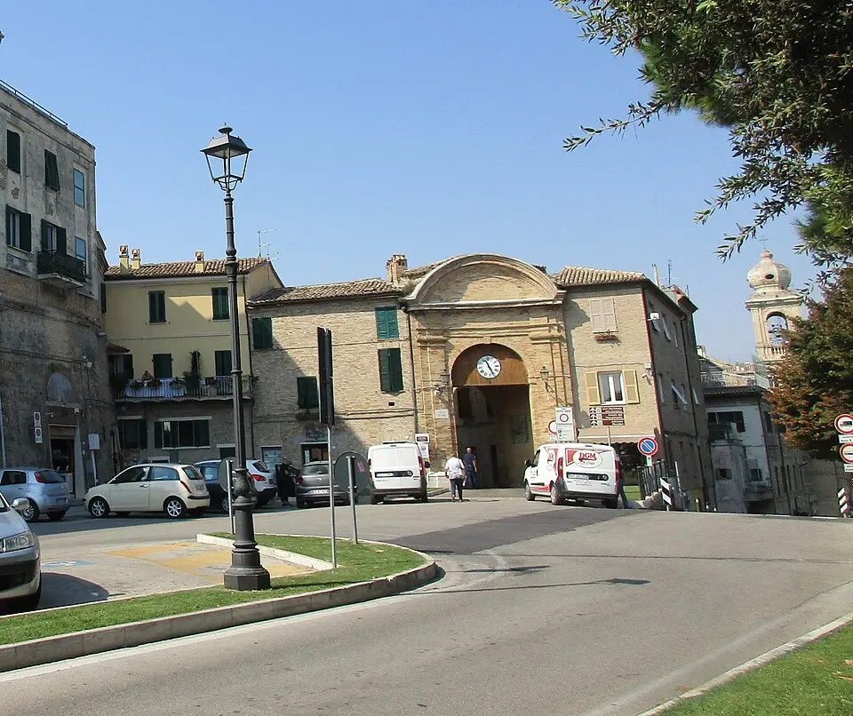 Porta Vittoria