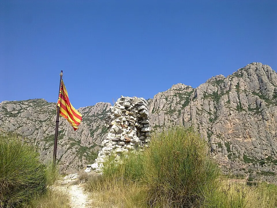 Slika: Deosringas · CC BY-SA 3.0 ES Castillo de Collbató (Torre del Moro)