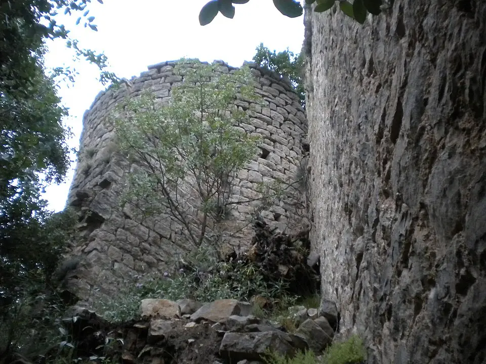 Immagine: Àlex · CC BY-SA 3.0 Castillo de Fornils